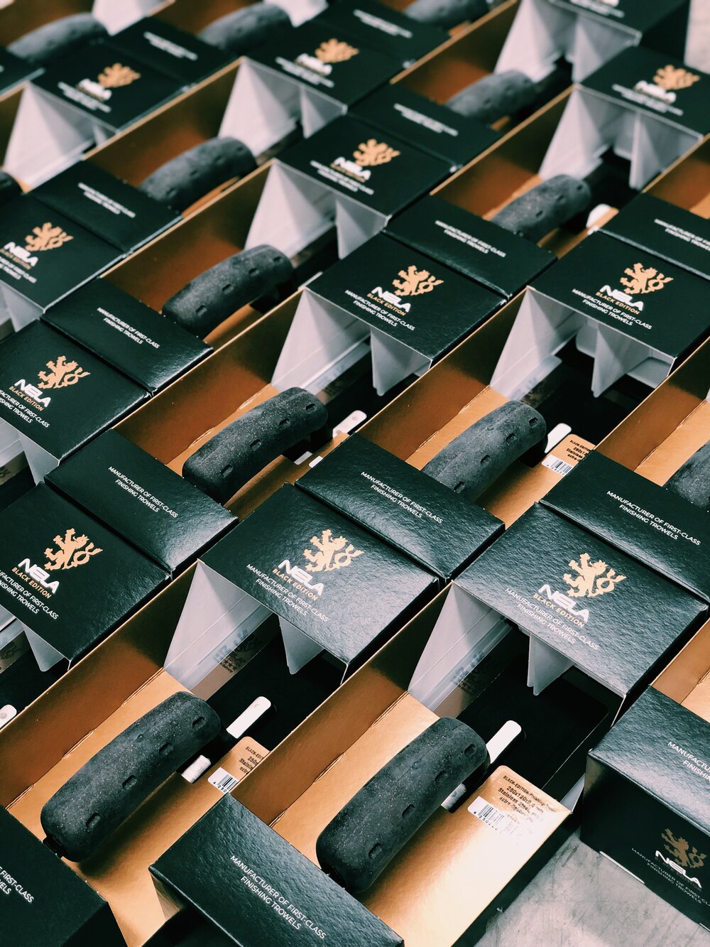 The NELA Black Edition Finishing Trowel is the ultimate version of the popular NELA MediFlex — lightweight, medium-flex, and perfectly balanced. Featuring rounded edges and double-blade technology, it ensures burr-free finishes and unmatched precision for professional plastering and rendering.